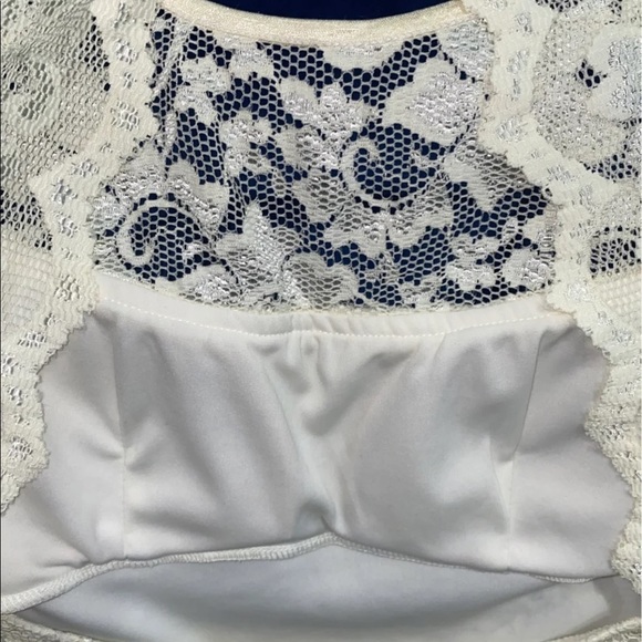 SOLD ! Cream lace dress Size M - Picture 8 of 10